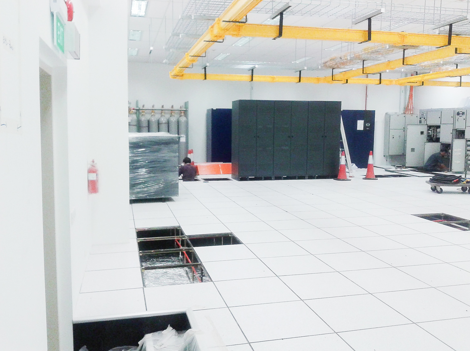 Pharmaceutical cleanroom raised flooring